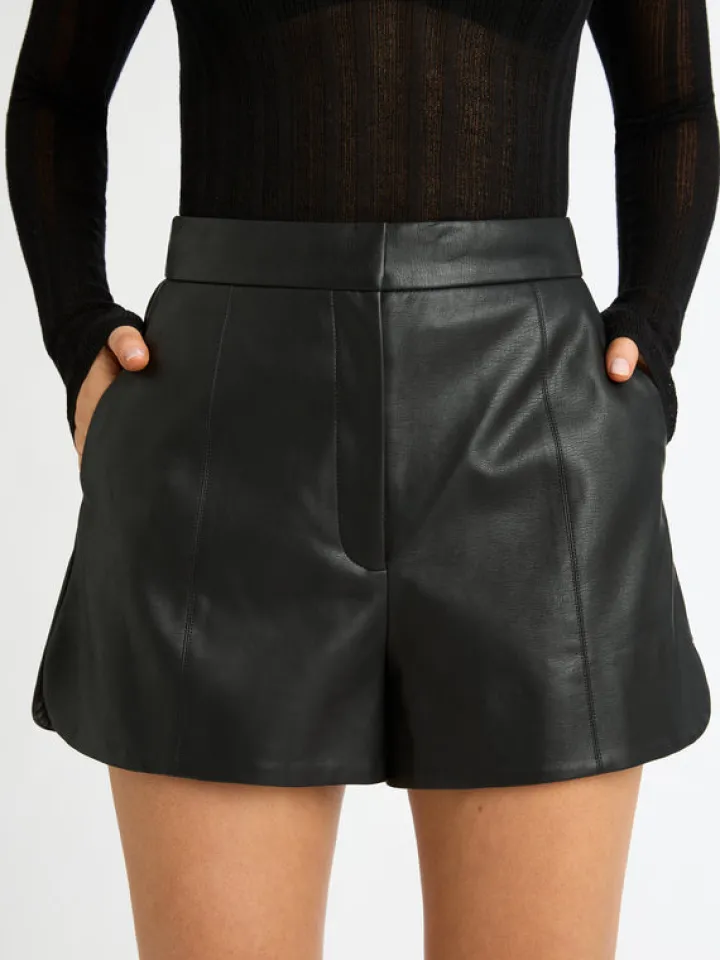 Woman SHEIKE Jamie Short